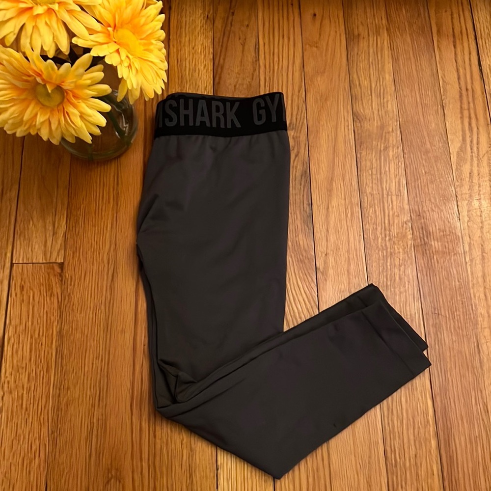 Gym Shark Crop Pants - Grey- EUC- Size XS